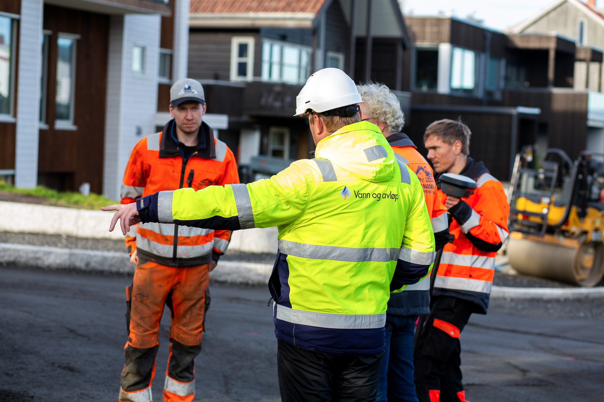 Prosjektleder på befaring på anlegget i Røstbakken