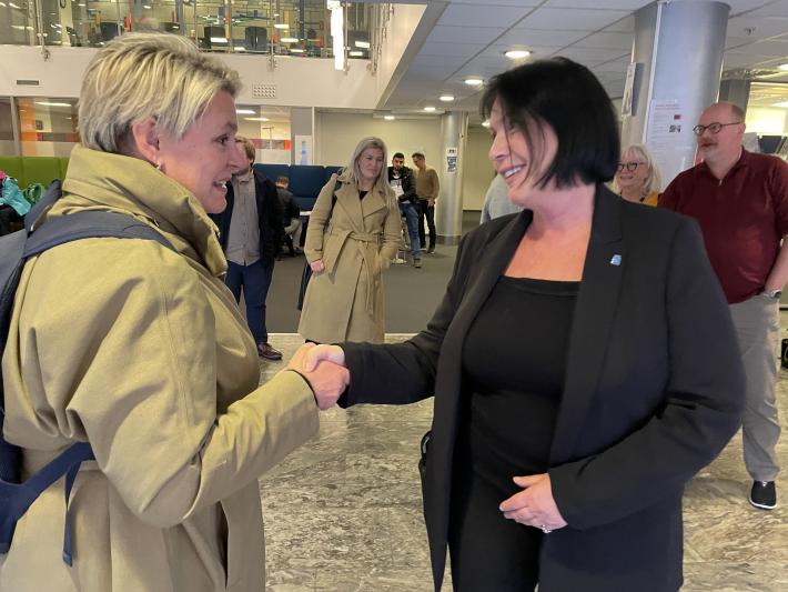 Arbeids- og inkluderingsminister Marte Mjøs Persen ønsker velkommen til flyktningtjenesten av May-Britt Stensjø Miri
