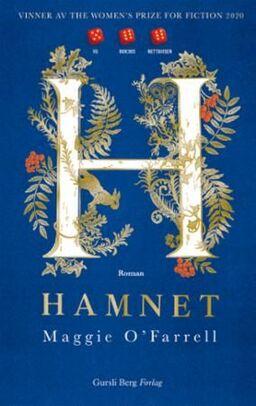 Stor, hvit H omkranset av blomster og blad, satt mot blå bakgrunn. Illustrert forsidebilde av boka Hamnet av Maggie O'Farrell.