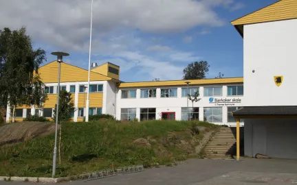 Bjerkaker skole Bjerkaker skole sommer