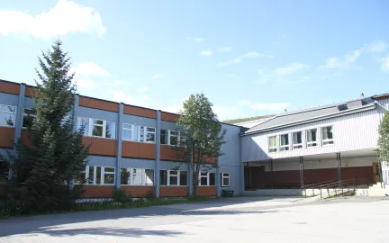 Kvaløysletta skole Kvaløysletta skole sommer