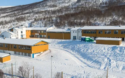 Skjelnan skole Skjelnan skole vinter