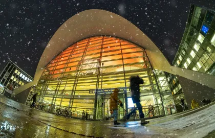 Tromsø bibliotek i snøvær