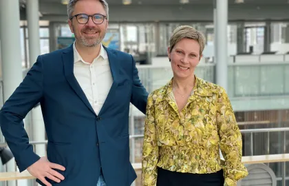 Ny leder for seksjon for kommunikasjon i Tromsø kommune, Asbjørn Bartnes Asbjørn Bartnes sammen med Grete Kristoffersen