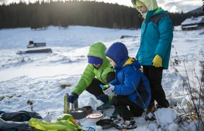 gruppe på tre lager mat med stormkjøkken