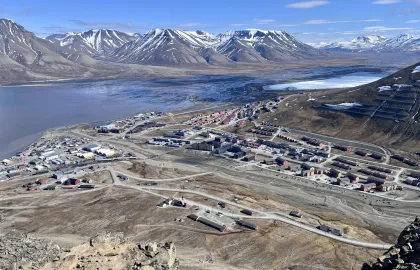 Flyfoto av Longyearbyen. Foto: Felicia Øystå