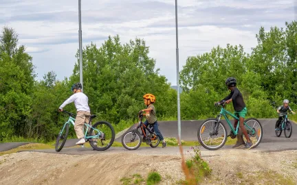 Barn som leker i Krokelvdalen