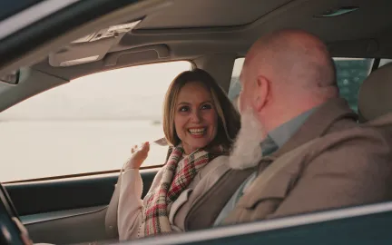 Sj&aring;f&oslash;r og passasjer i bil