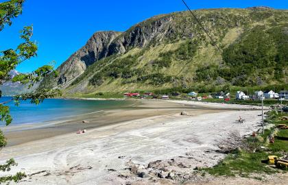 Clean beach in Grøtfjord