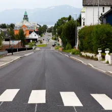 Viser Petersborggata med ny asfalt.