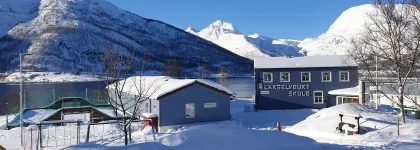 Lakselvbukt skole vinter